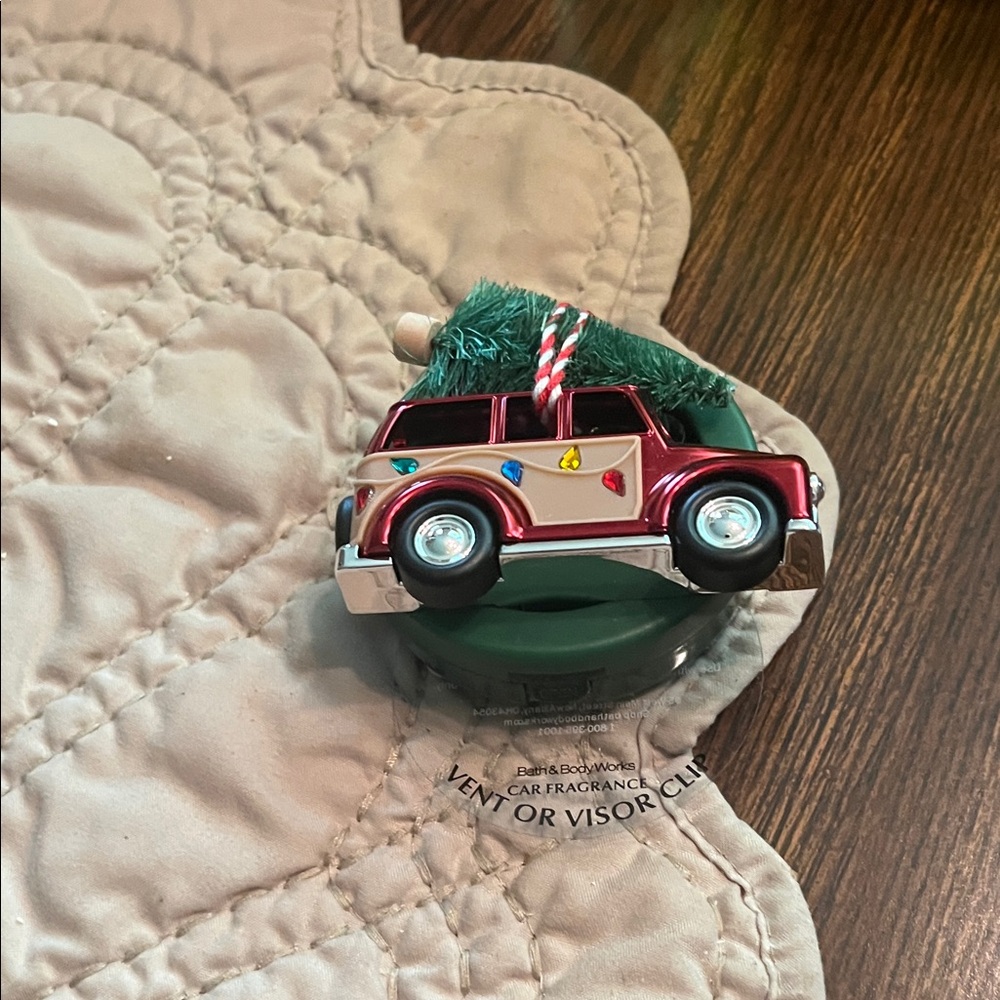 Bath & Body Works Green Vent Clip Christmas decoration